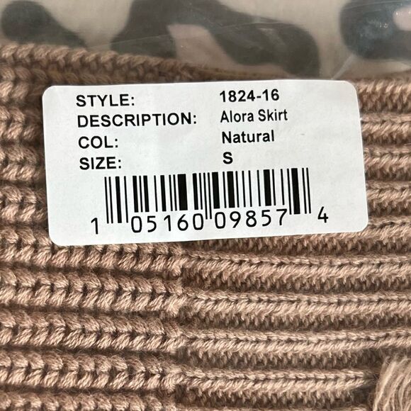 Ser.o.ya Seroya Alora Mini Skirt in Natural.Knit. Distressed. Size Small. NWT! - Picture 14 of 15